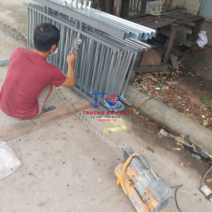 Gia công cơ khí tổng hợp – Tủ inox, bàn ghế inox theo yêu cầu