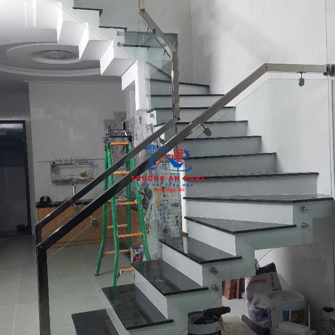 Thi công Cầu Thang Kính Tay Vịn Inox nhà phố Lê Văn Thọ, Gò Vấp