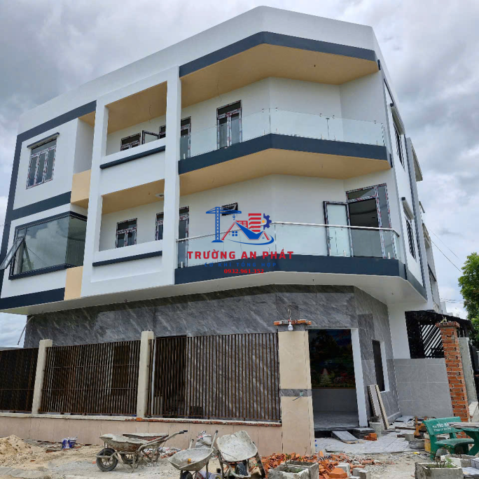 Lan can kính nhà phố Quận 9
