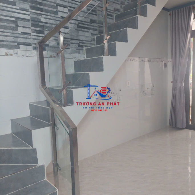 Cầu thang kính inox