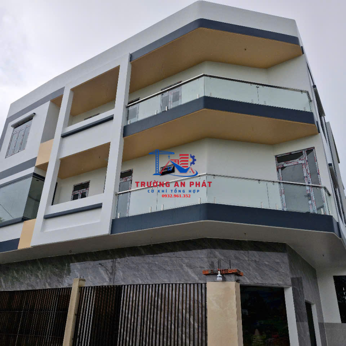 Lan can kính inox nhà phố
