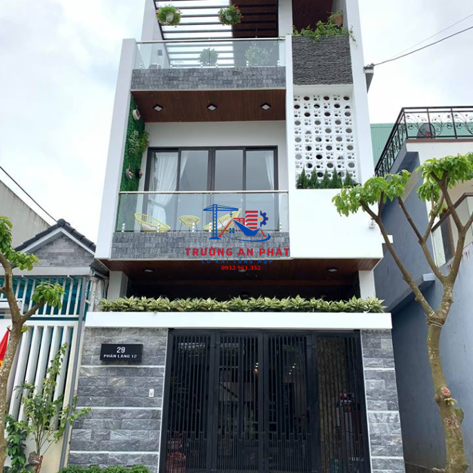 Nhà phố 2 tầng lan can kính hiện đại